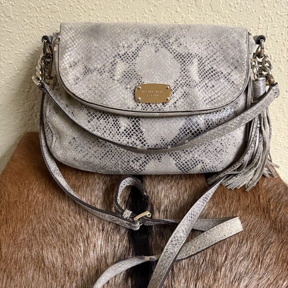 MICHAEL KORS Suede Snake Skin Python‎ Embossed Saddle Bag Gold Hardware Tassel - Picture 1 of 10